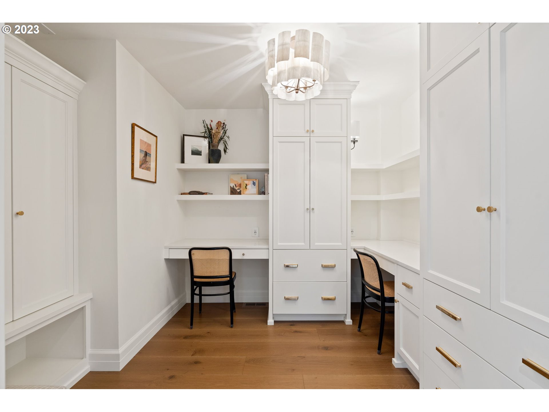 1991 South Palatine Hill Road Portland, OR 97219 - Photo 24 of 48 a view of hallway that has closet