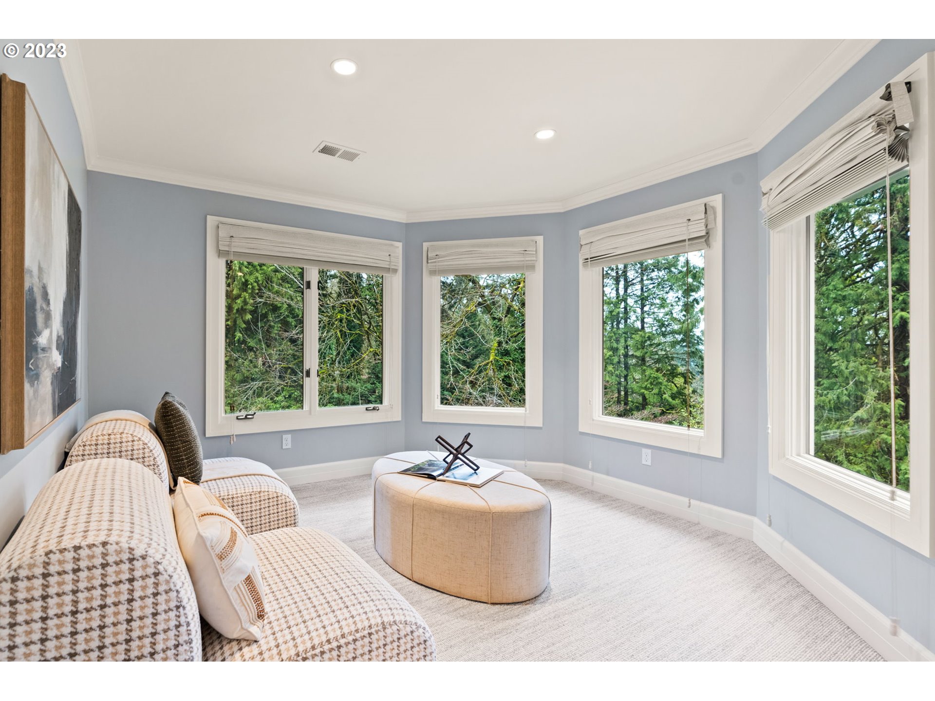 1991 South Palatine Hill Road Portland, OR 97219 - Photo 28 of 48 a living room with furniture and a window