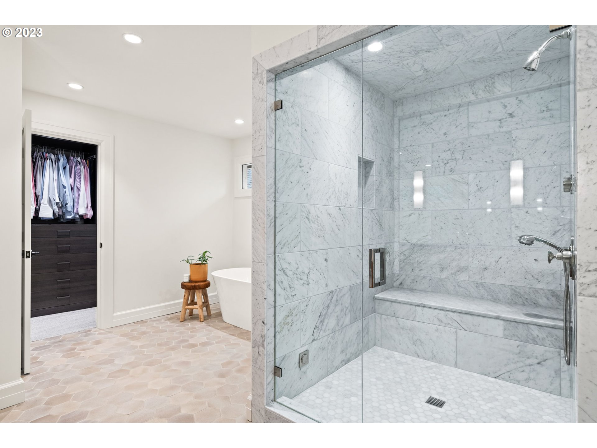 1991 South Palatine Hill Road Portland, OR 97219 - Photo 29 of 48 a bathroom with a shower