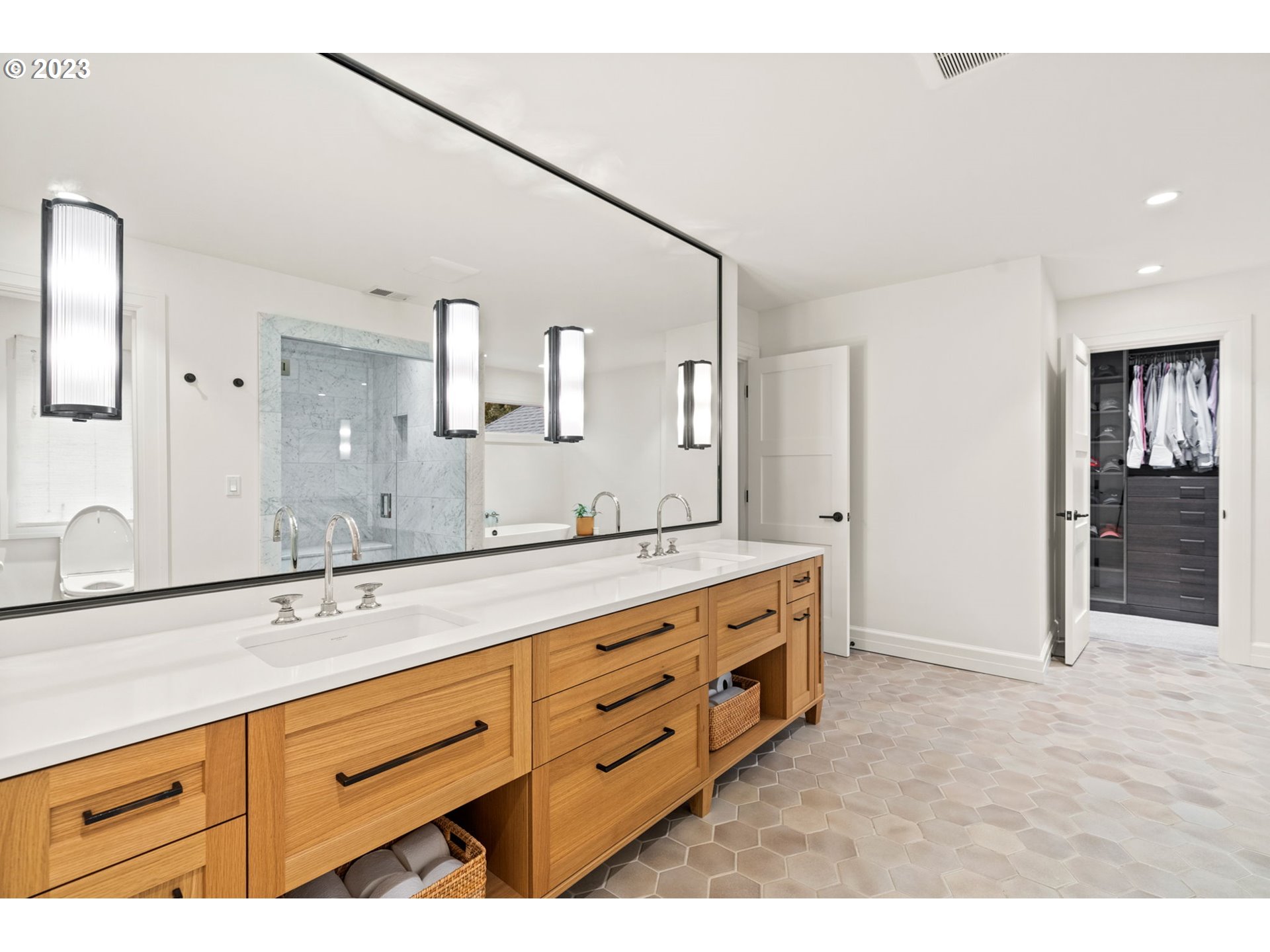 1991 South Palatine Hill Road Portland, OR 97219 - Photo 30 of 48 a spacious bathroom with double sink and a large mirror