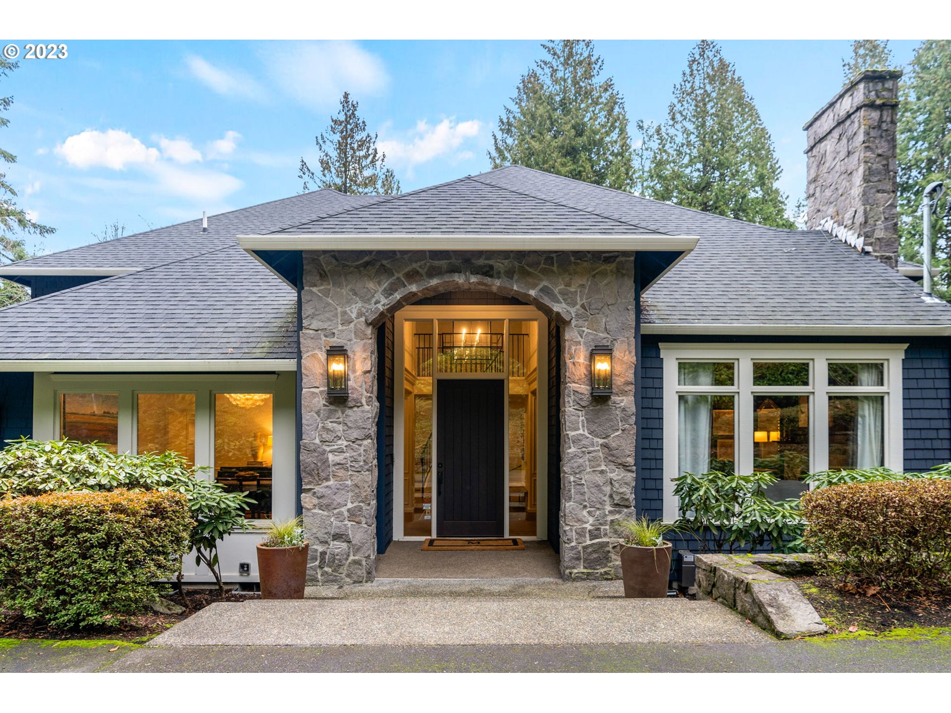 1991 South Palatine Hill Road Portland, OR 97219 - Photo 3 of 48 a front view of a house
