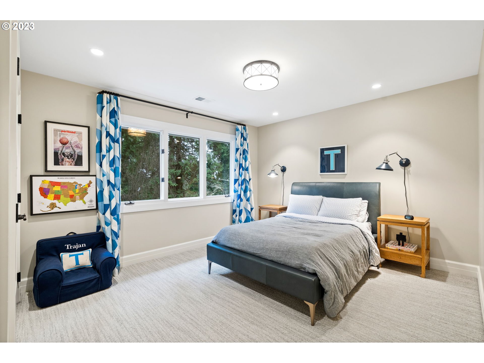 1991 South Palatine Hill Road Portland, OR 97219 - Photo 35 of 48 a bedroom with a bed and a large window