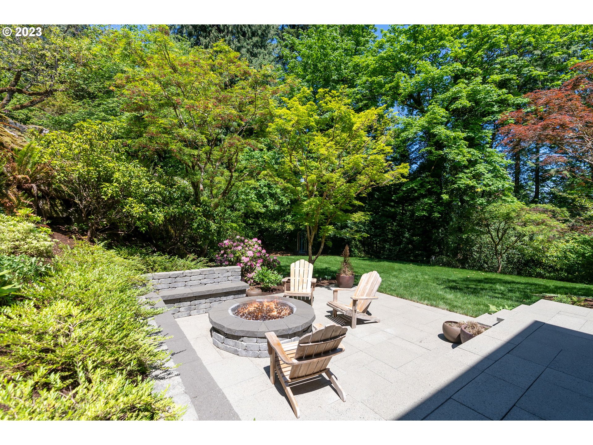 1991 South Palatine Hill Road Portland, OR 97219 - Photo 43 of 48 a view of a yard and patio