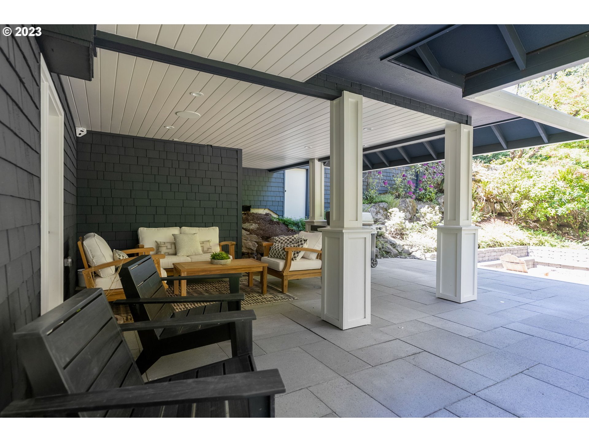 1991 South Palatine Hill Road Portland, OR 97219 - Photo 44 of 48 a balcony with table and chairs
