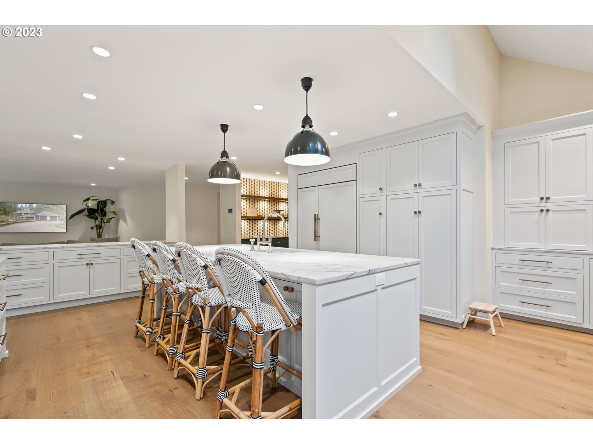 1991 South Palatine Hill Road Portland, OR 97219 - Photo 10 of 48 a kitchen with a stove a refrigerator and a dining table