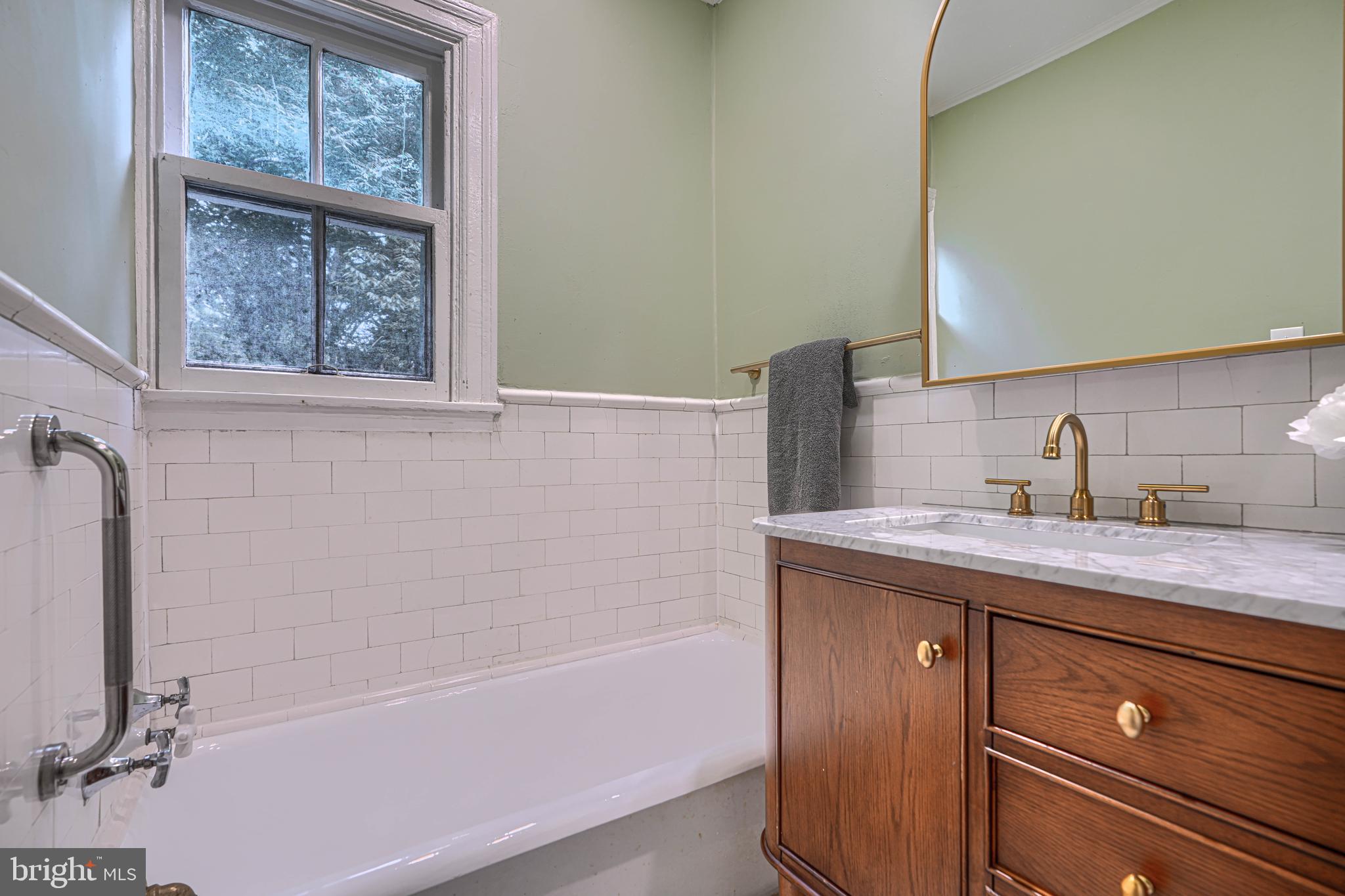 4206 Wickford Road Baltimore, MD 21210 - Photo 33 of 70 Reglazed tub!