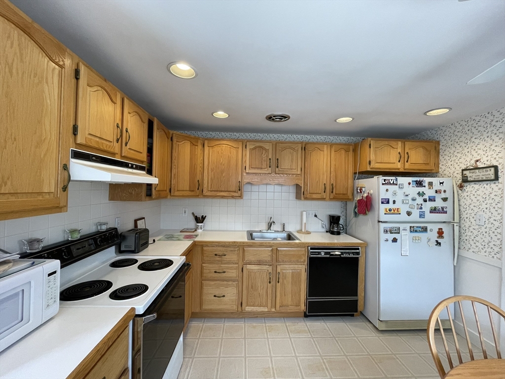 34 Millbrook Road Beverly, MA 01915 - Photo 2 of 42