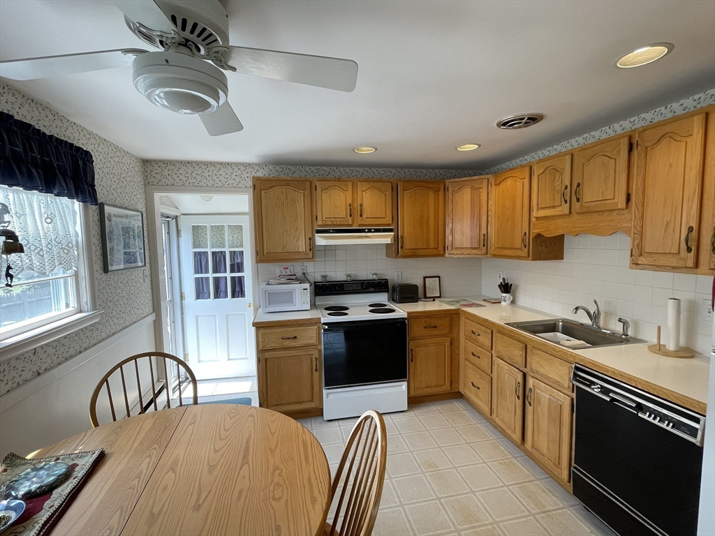 34 Millbrook Road Beverly, MA 01915 - Photo 8 of 42