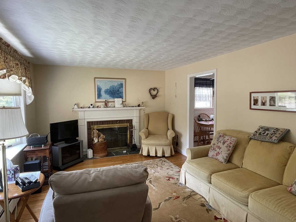 34 Millbrook Road Beverly, MA 01915 - Photo 9 of 42