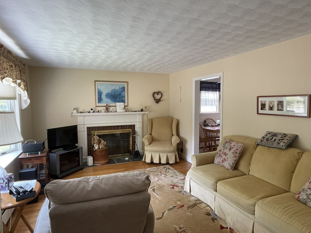 34 Millbrook Road Beverly, MA 01915 - Photo 10 of 42