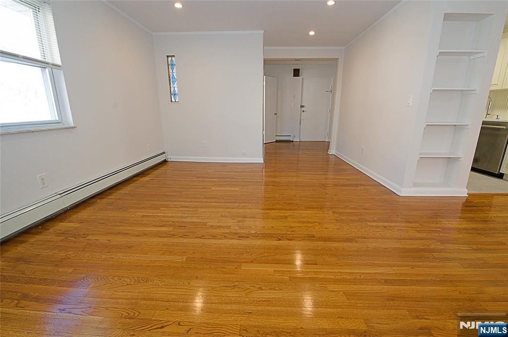 8 Leary Lane, Unit 4 Edgewater, NJ 07020 - Photo 5 of 25