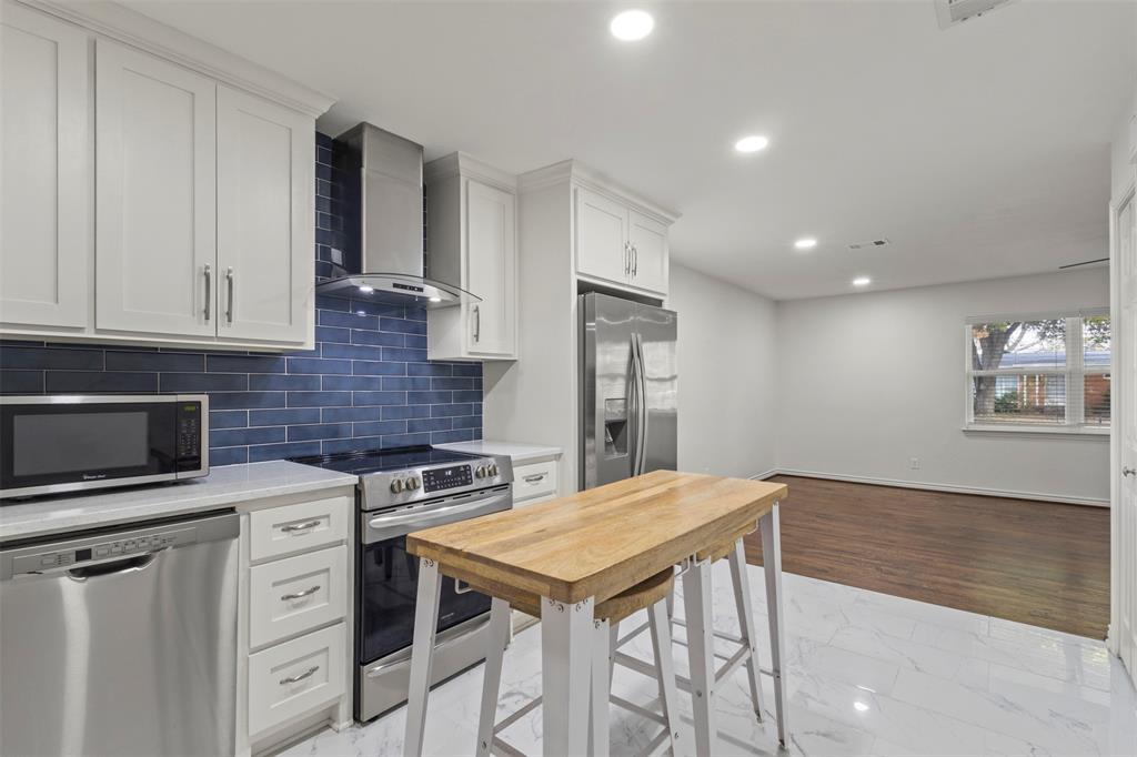 10879 Cassandra Way Dallas, TX 75228 - Photo 14 of 36 a kitchen that has a table and chairs in it