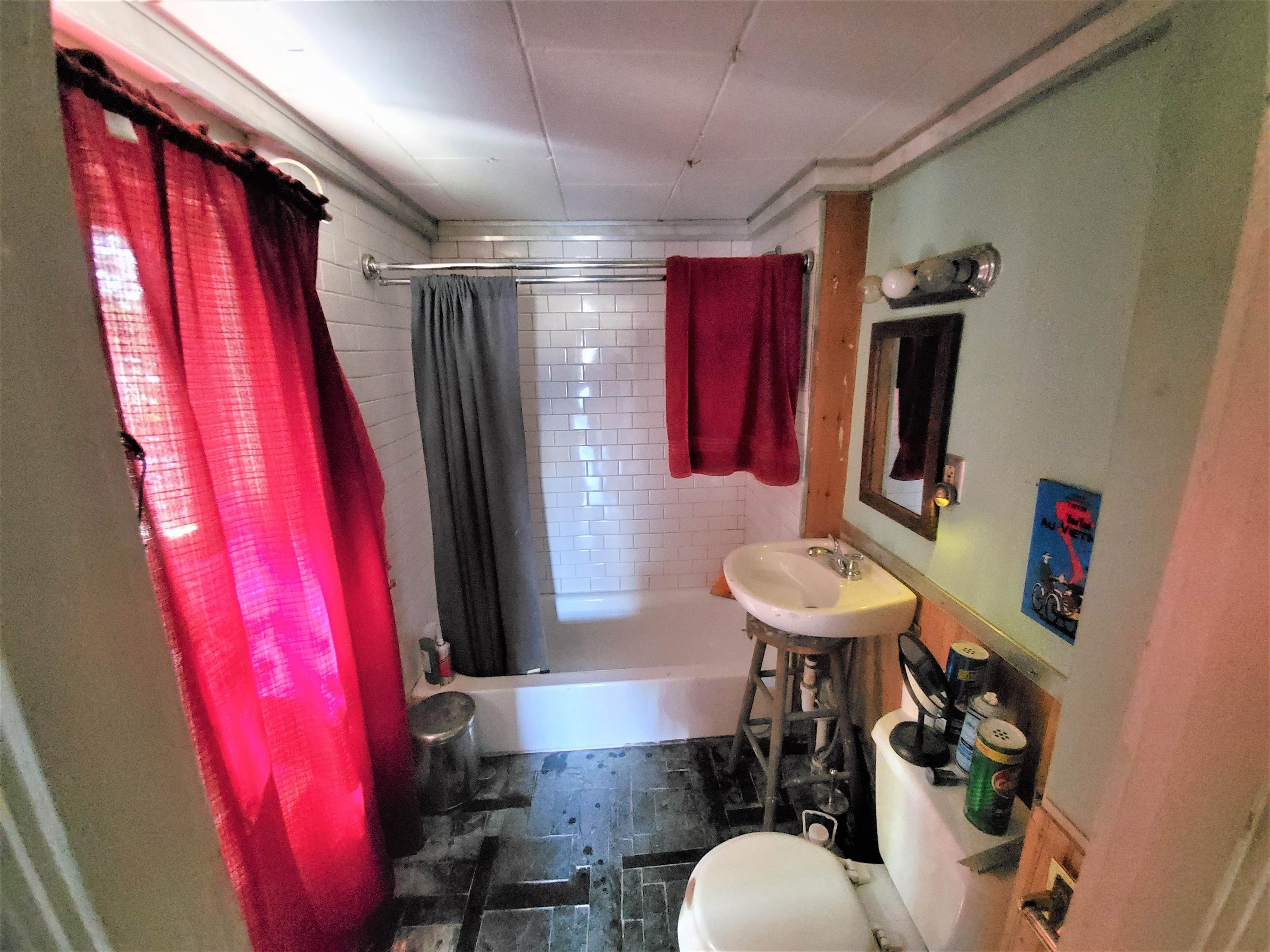 34 Pine Street Rochester, NH 03867 - Photo 7 of 16