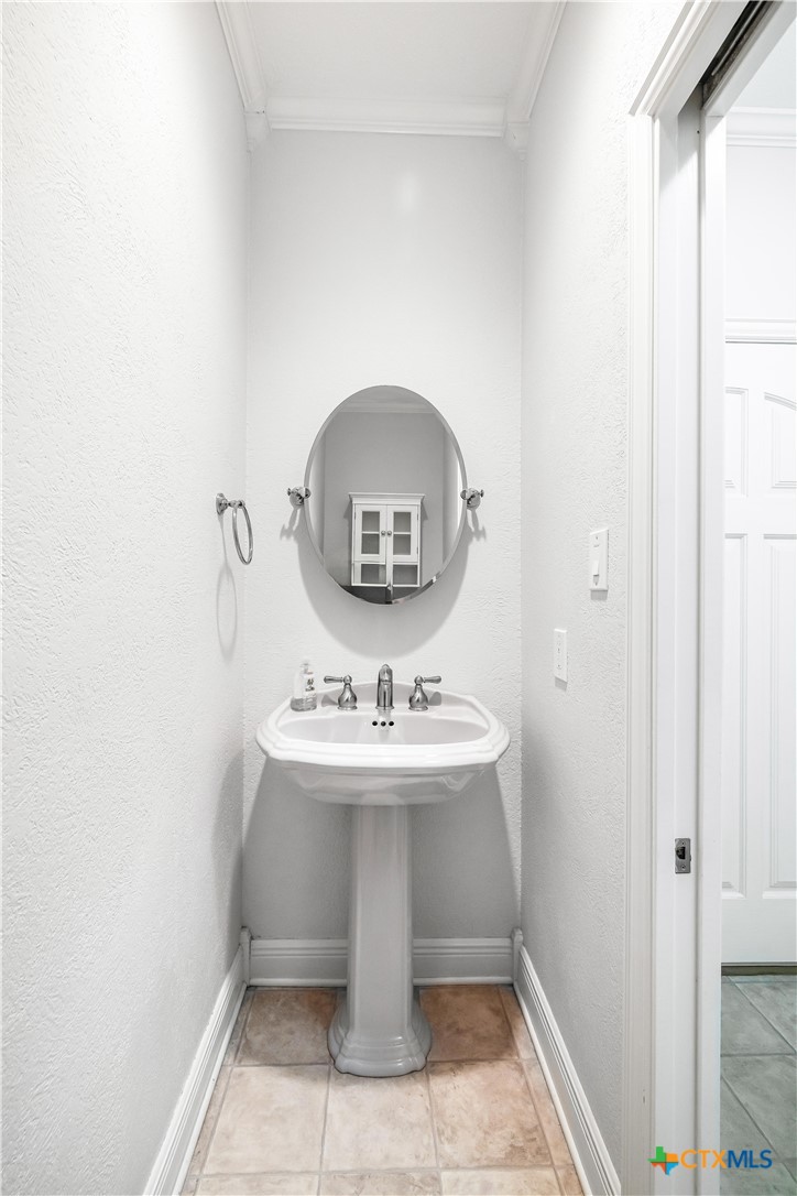 1118 East Maxwell Ditch Road Port Lavaca, TX 77979 - Photo 25 of 36 a bathroom with a sink and a mirror