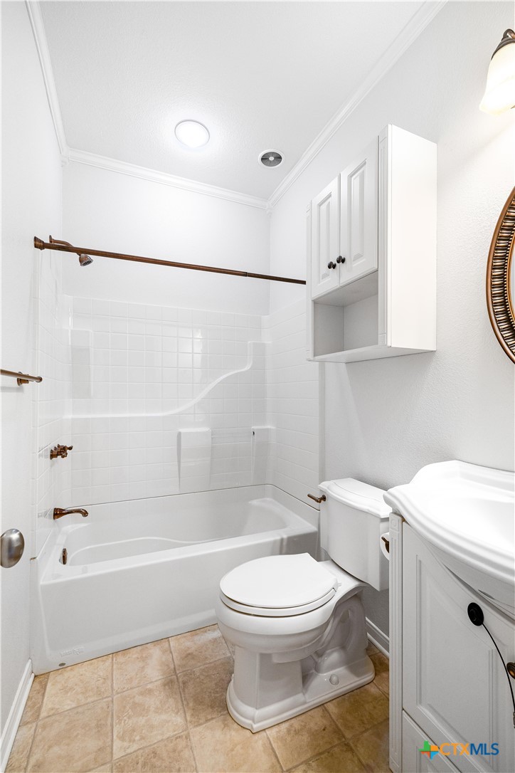 1118 East Maxwell Ditch Road Port Lavaca, TX 77979 - Photo 26 of 36 a bathroom with a toilet a sink and a bathtub