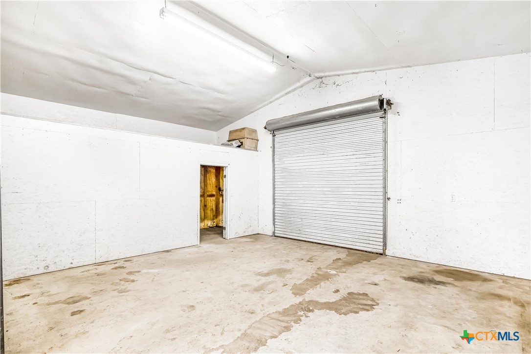 1118 East Maxwell Ditch Road Port Lavaca, TX 77979 - Photo 35 of 36 a view of garage