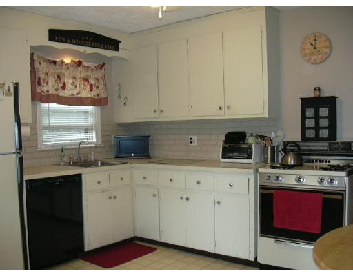 52 Varnum Road Dracut, MA 01826 - Photo 4 of 8 Gallery Image 4