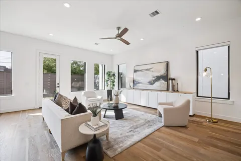 $725,000 | 1739 Ojeman Point Lane, Houston, TX 77055