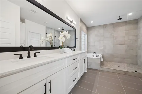 $725,000 | 1739 Ojeman Point Lane, Houston, TX 77055