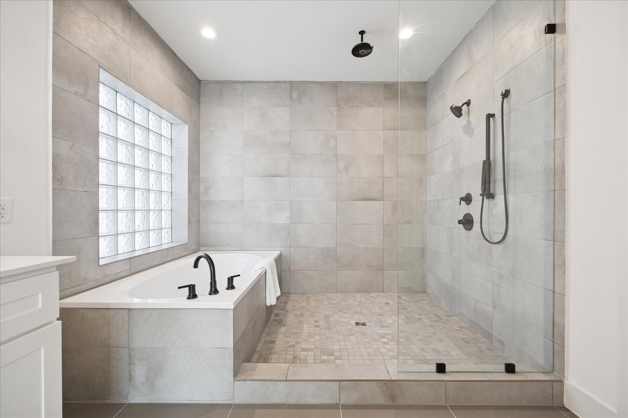 1739 Ojeman Point Lane Houston, TX 77055 - Photo 20 of 35 Oversized walk-in shower with soaking tub.