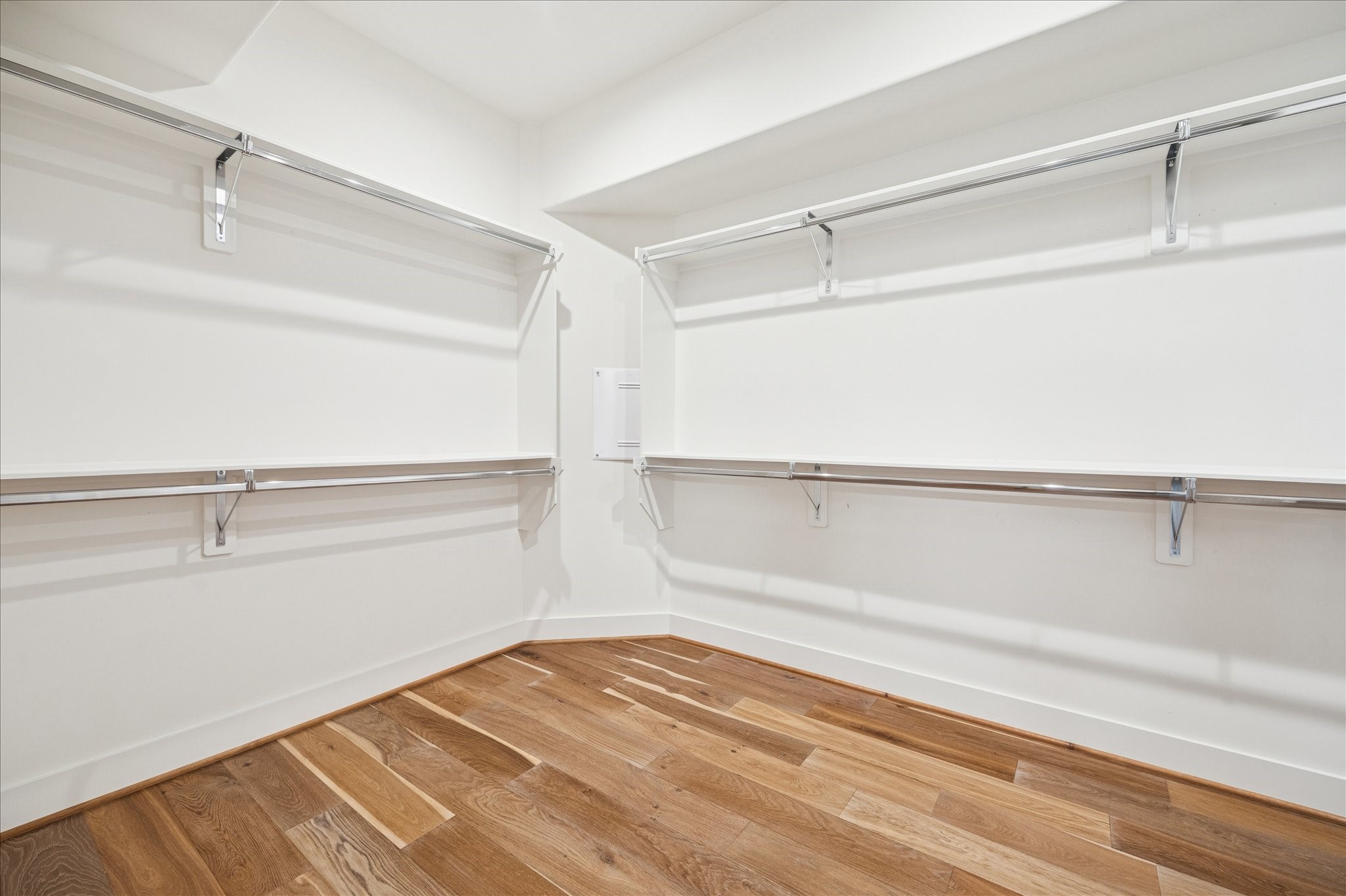 1739 Ojeman Point Lane Houston, TX 77055 - Photo 21 of 35 Large walk-in closet with both lower and upper hanging storage for maximum organization.