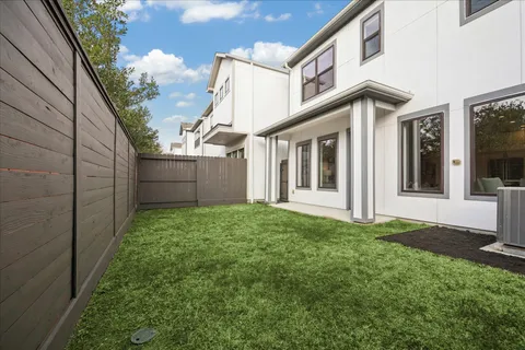 $700,000 | 1739 Ojeman Point Lane, Houston, TX 77055