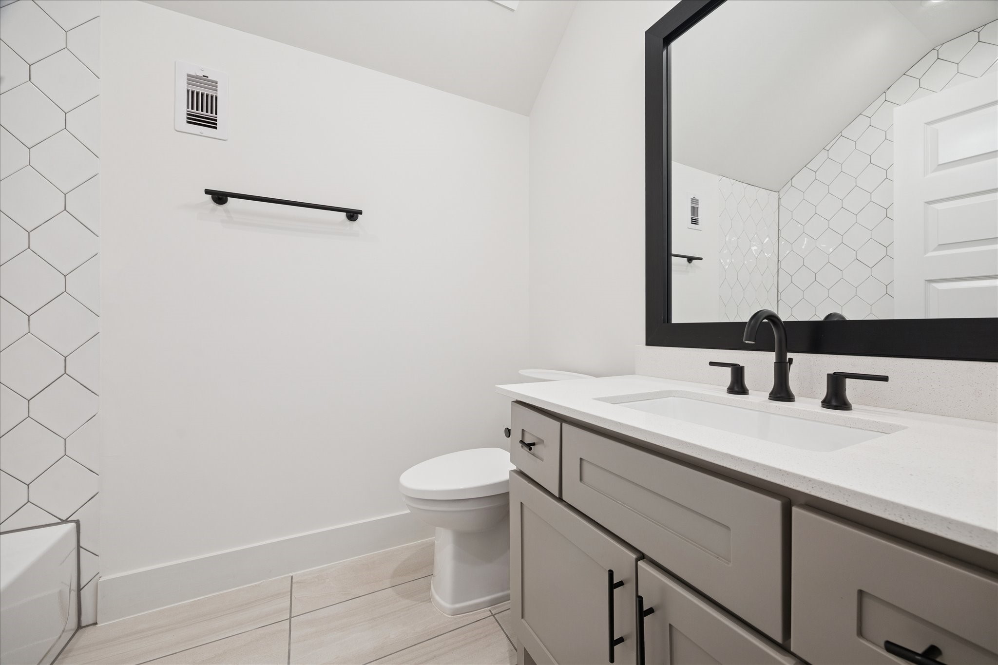 1739 Ojeman Point Lane Houston, TX 77055 - Photo 31 of 35 Convenient third-floor bathroom.