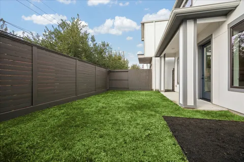 $725,000 | 1739 Ojeman Point Lane, Houston, TX 77055