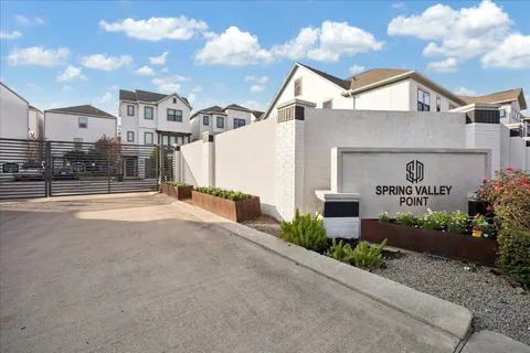 $725,000 | 1739 Ojeman Point Lane, Houston, TX 77055