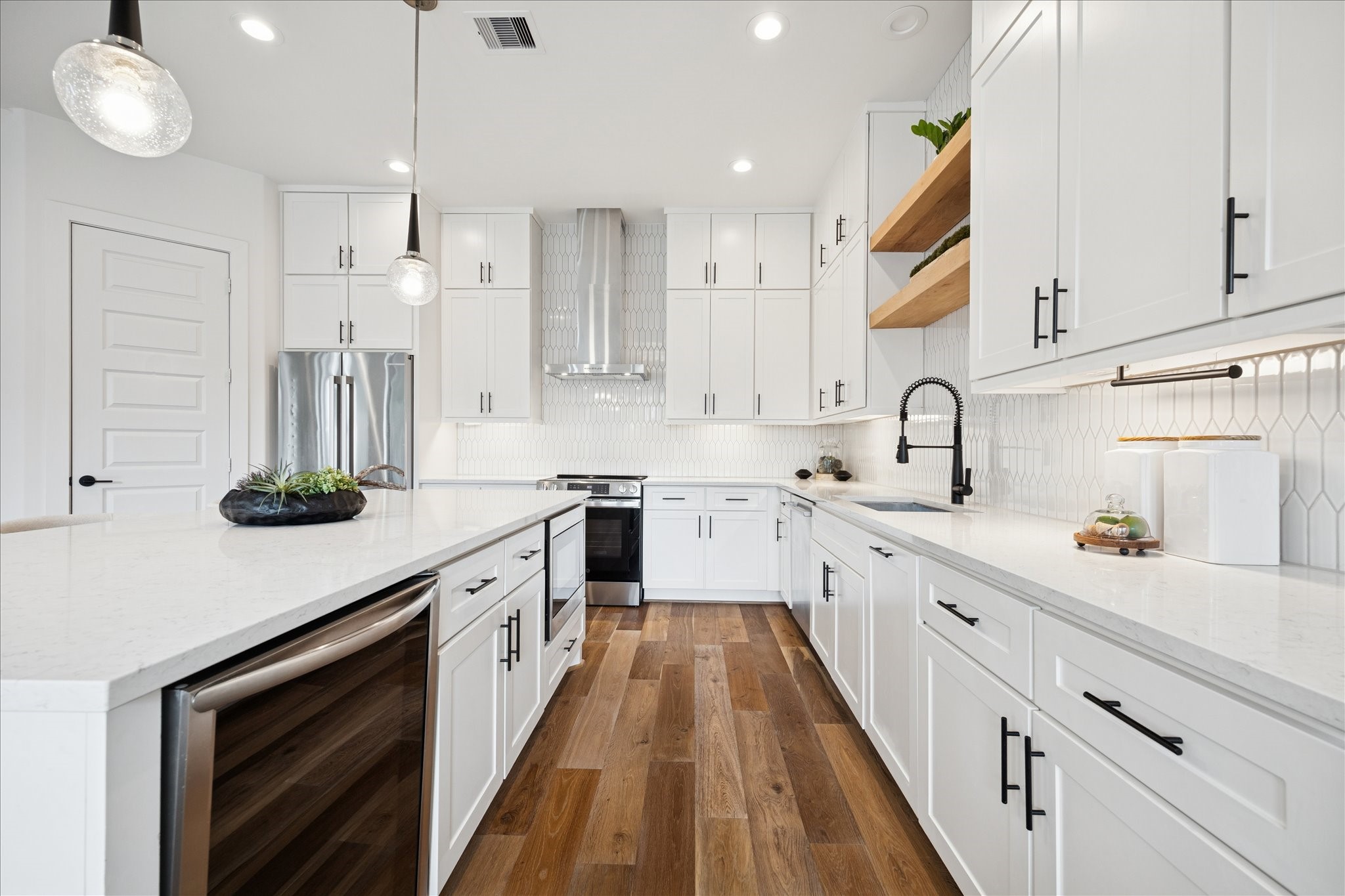 1739 Ojeman Point Lane Houston, TX 77055 - Photo 4 of 35 Spacious island kitchen with quartz countertops and double-stacked cabinetry for elevated storage and style.