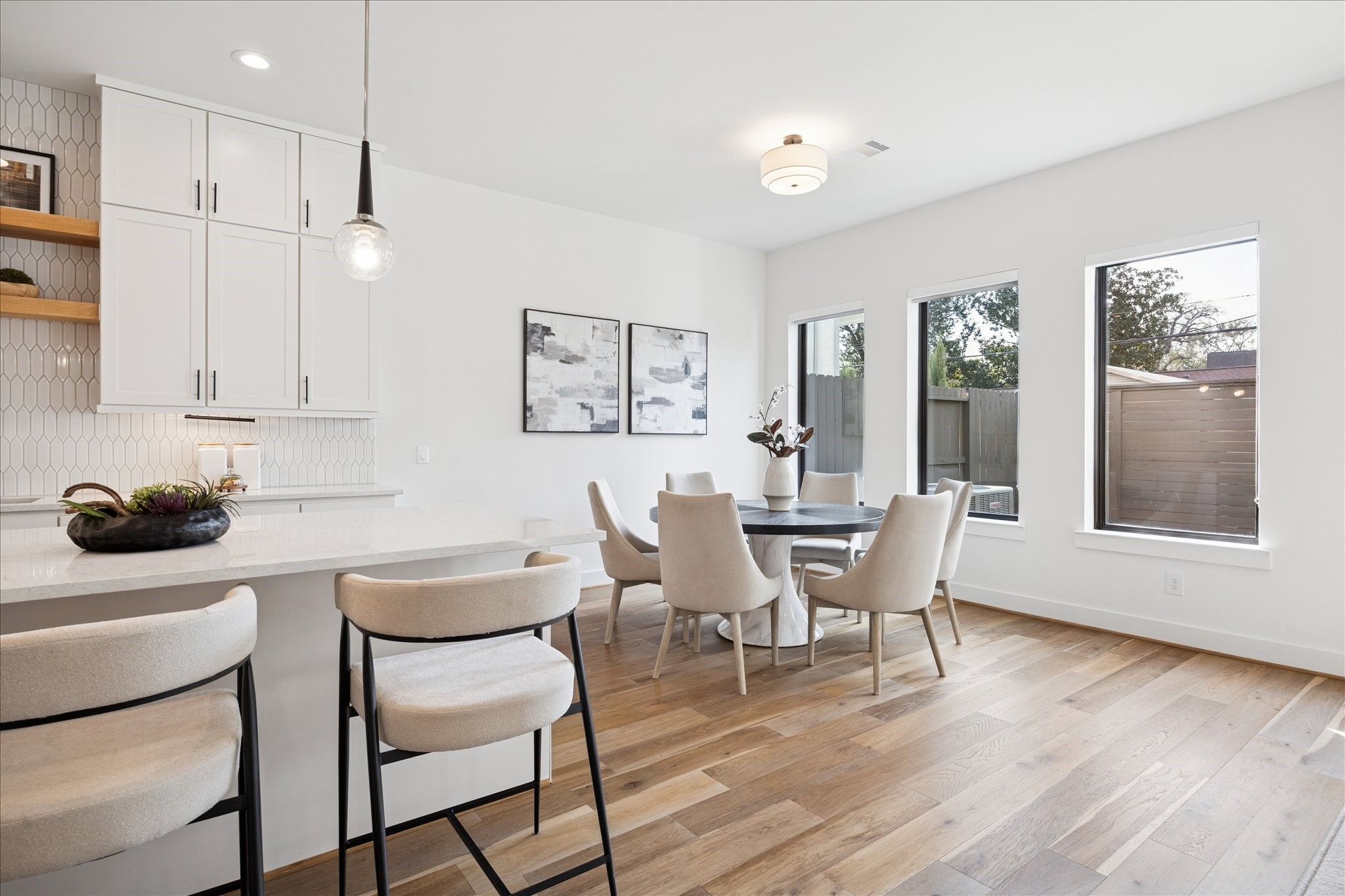 1739 Ojeman Point Lane Houston, TX 77055 - Photo 7 of 35 Dining area positioned just off the kitchen, perfect for both casual meals and entertaining.
