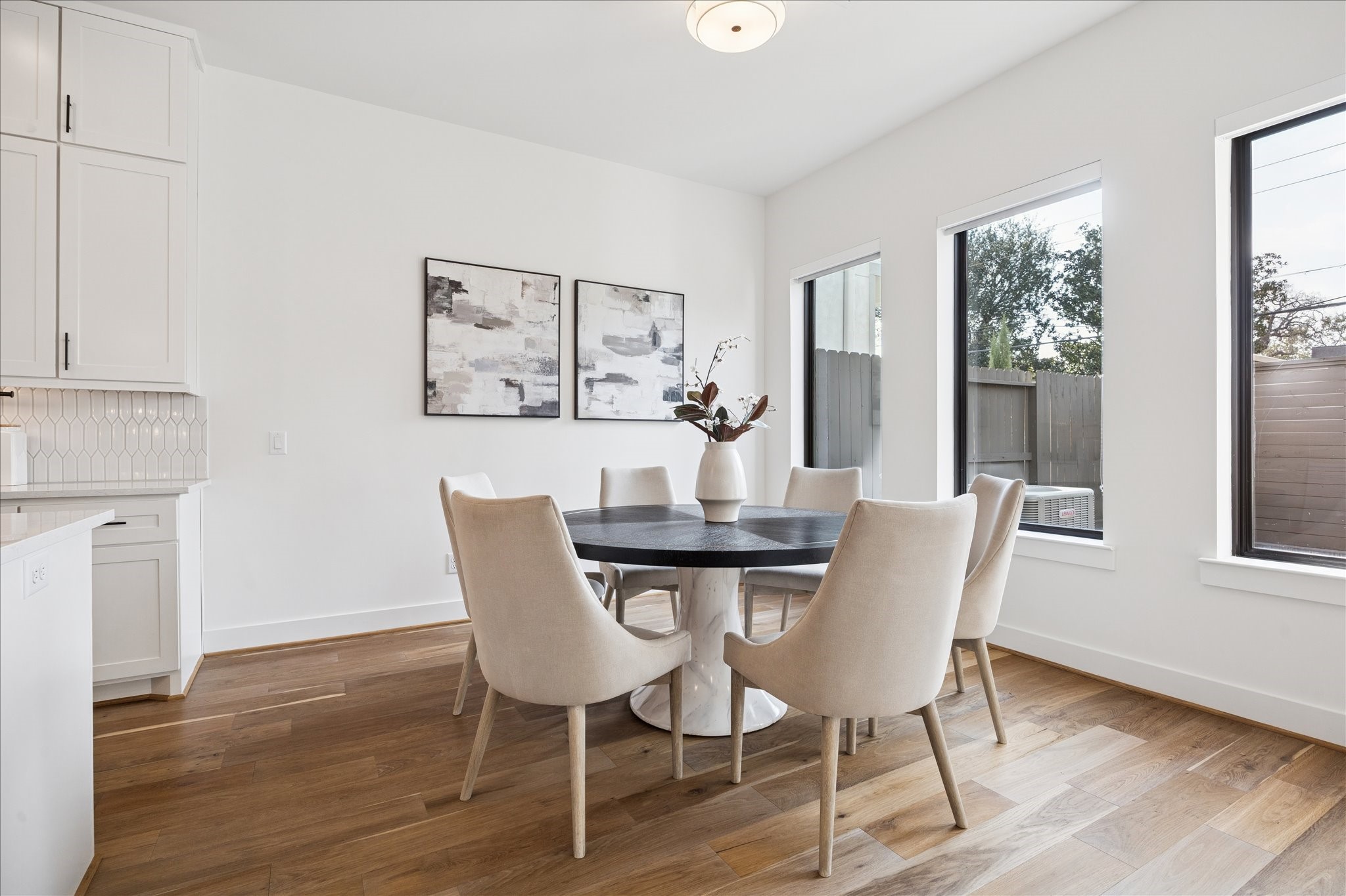 1739 Ojeman Point Lane Houston, TX 77055 - Photo 8 of 35 Bright casual dining area with easy access to the backyard patio.