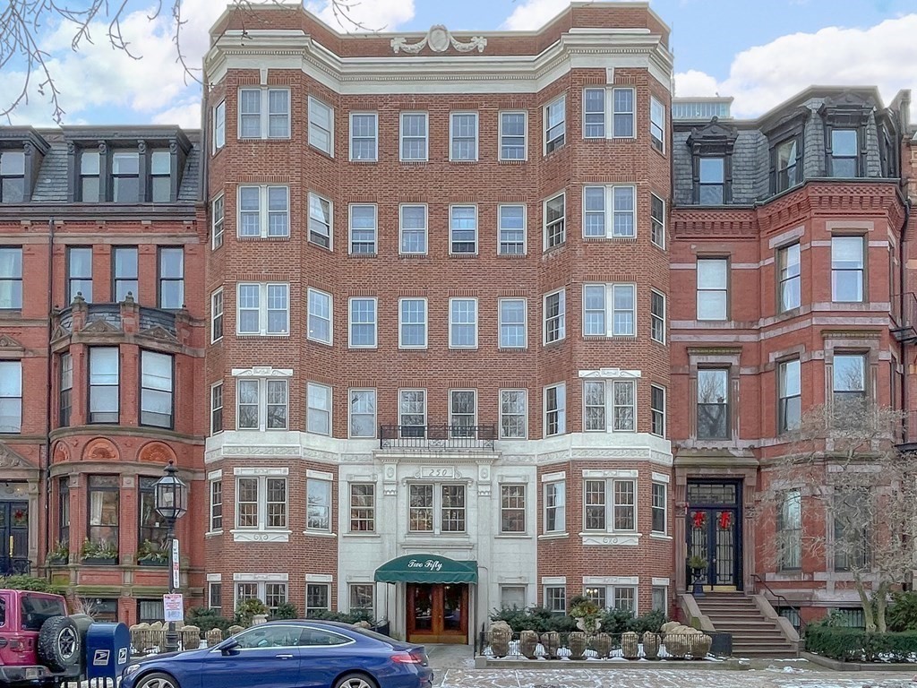 140 Commonwealth Avenue, Unit 1 Chestnut Hill, MA 02467 - Photo 14 of 15