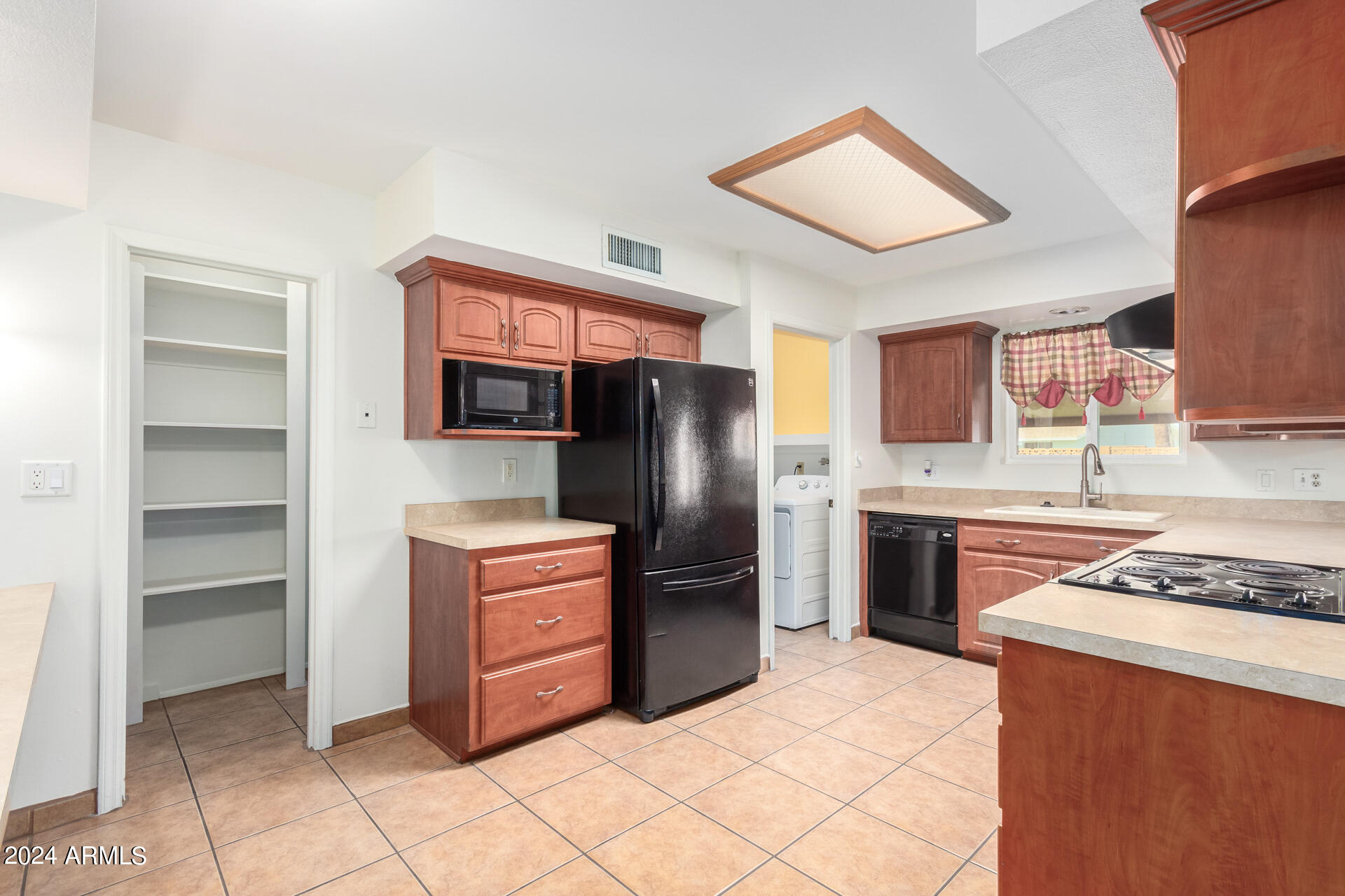 3602 West Shangri-la Road Phoenix, AZ 85029 - Photo 5 of 29 Gallery Image 5