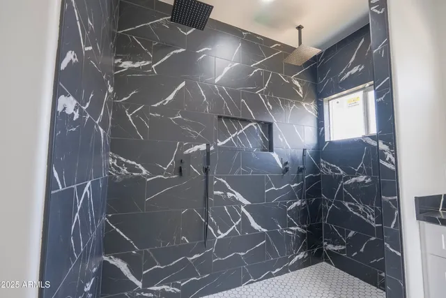 a picture of street lamp