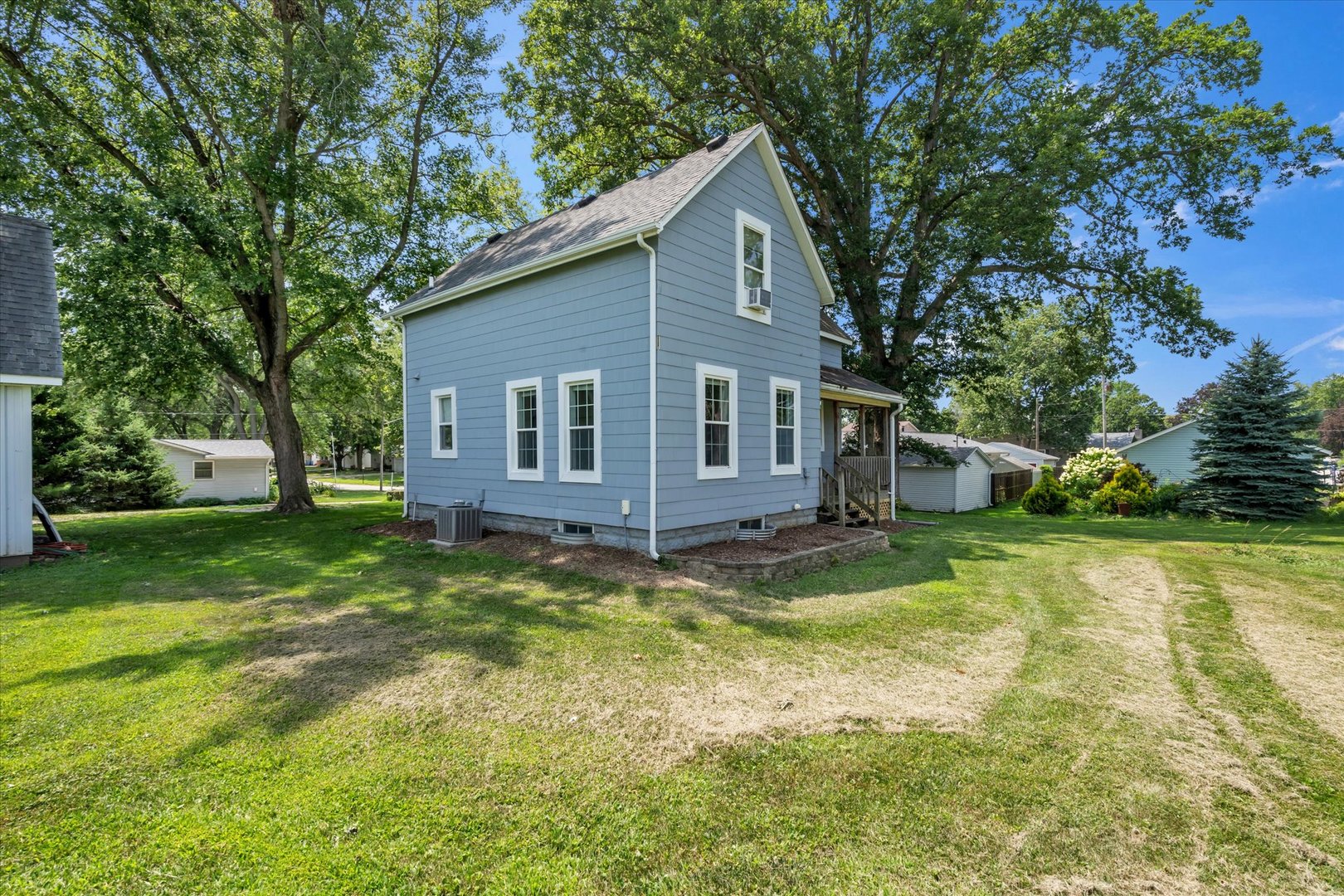 513 12th Street Silvis, IL 61282 - Photo 3 of 43 Gallery Image 3