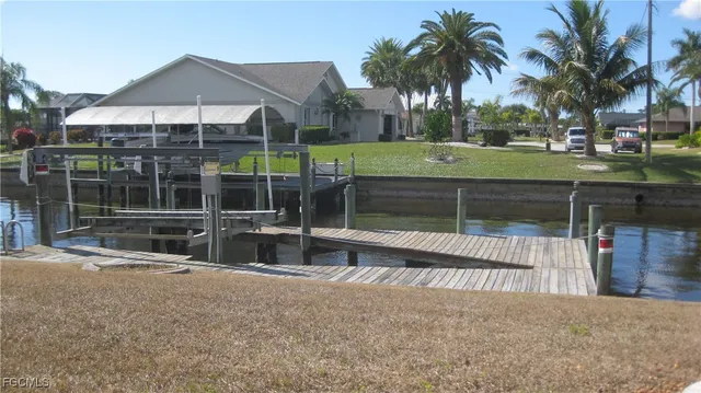 $1,100,000 | 2002 Southeast 28th Street, Cape Coral, FL 33904