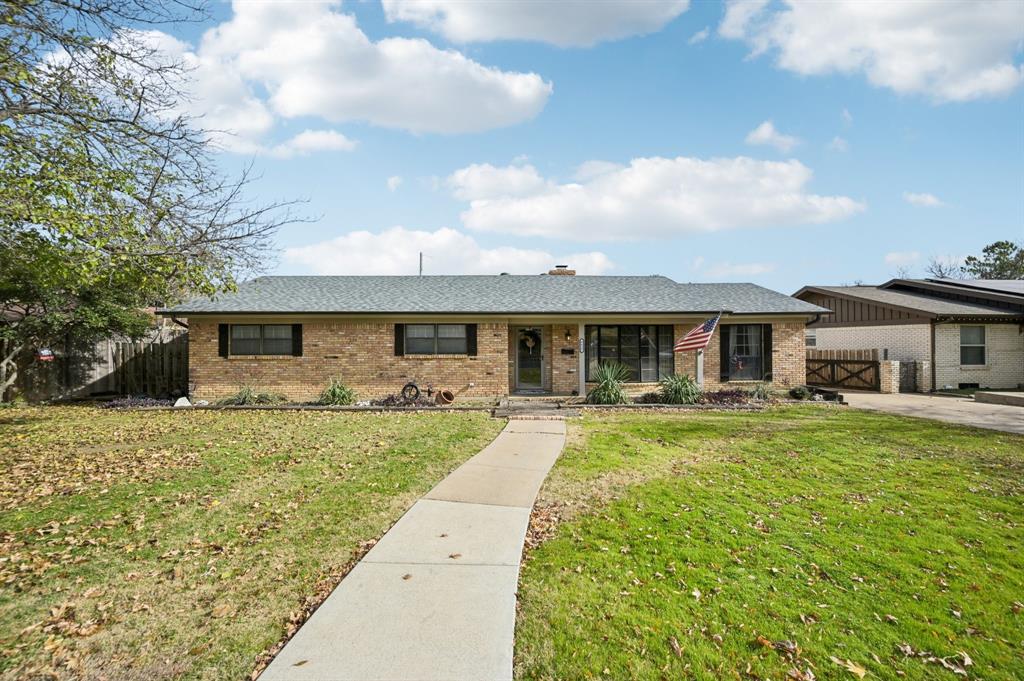 4628 Ridgemont Road Haltom City, TX 76117 - Photo 4 of 28