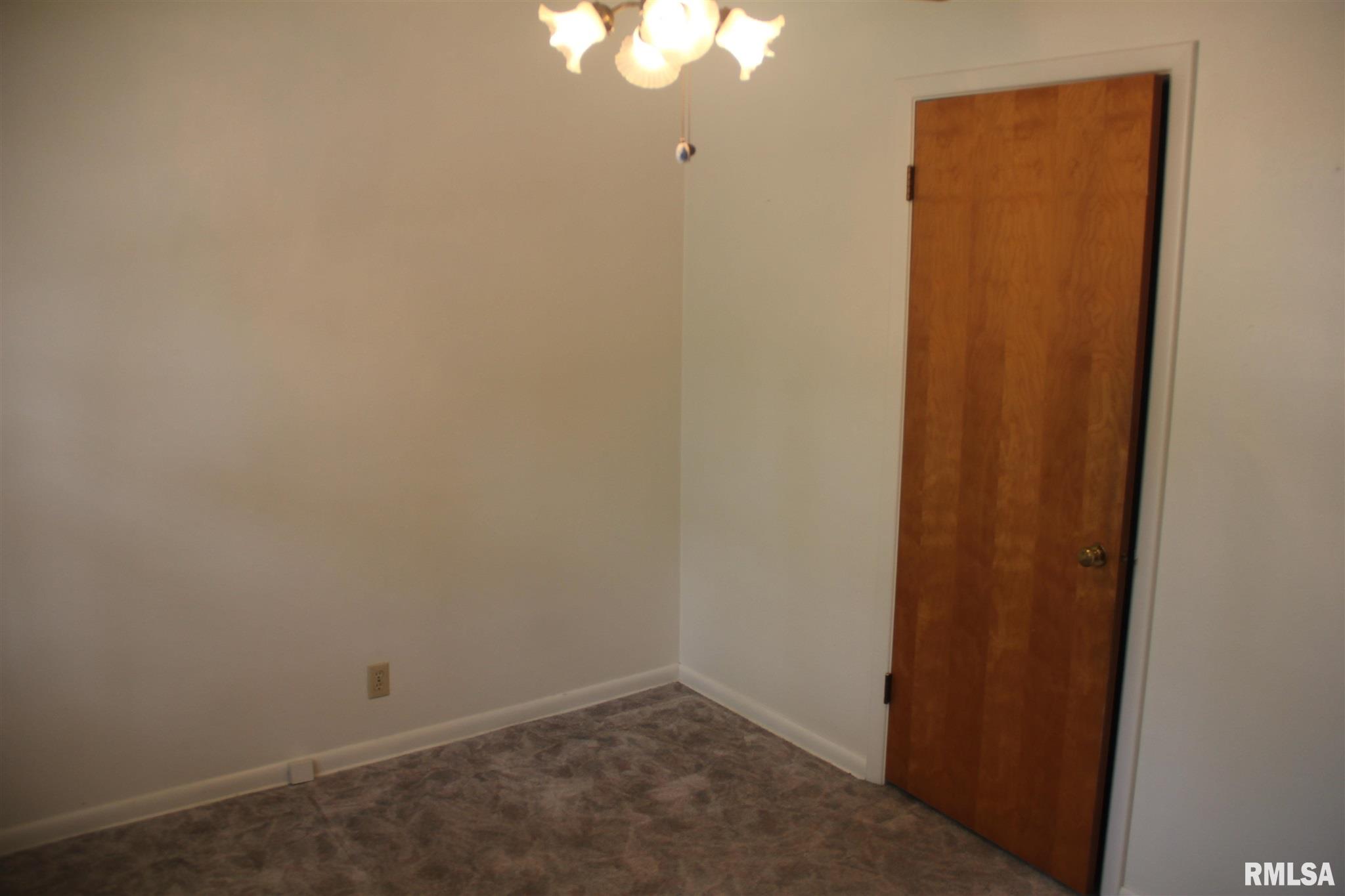 2416 Queensway Road Springfield, IL 62703 - Photo 18 of 41 Gallery Image 18