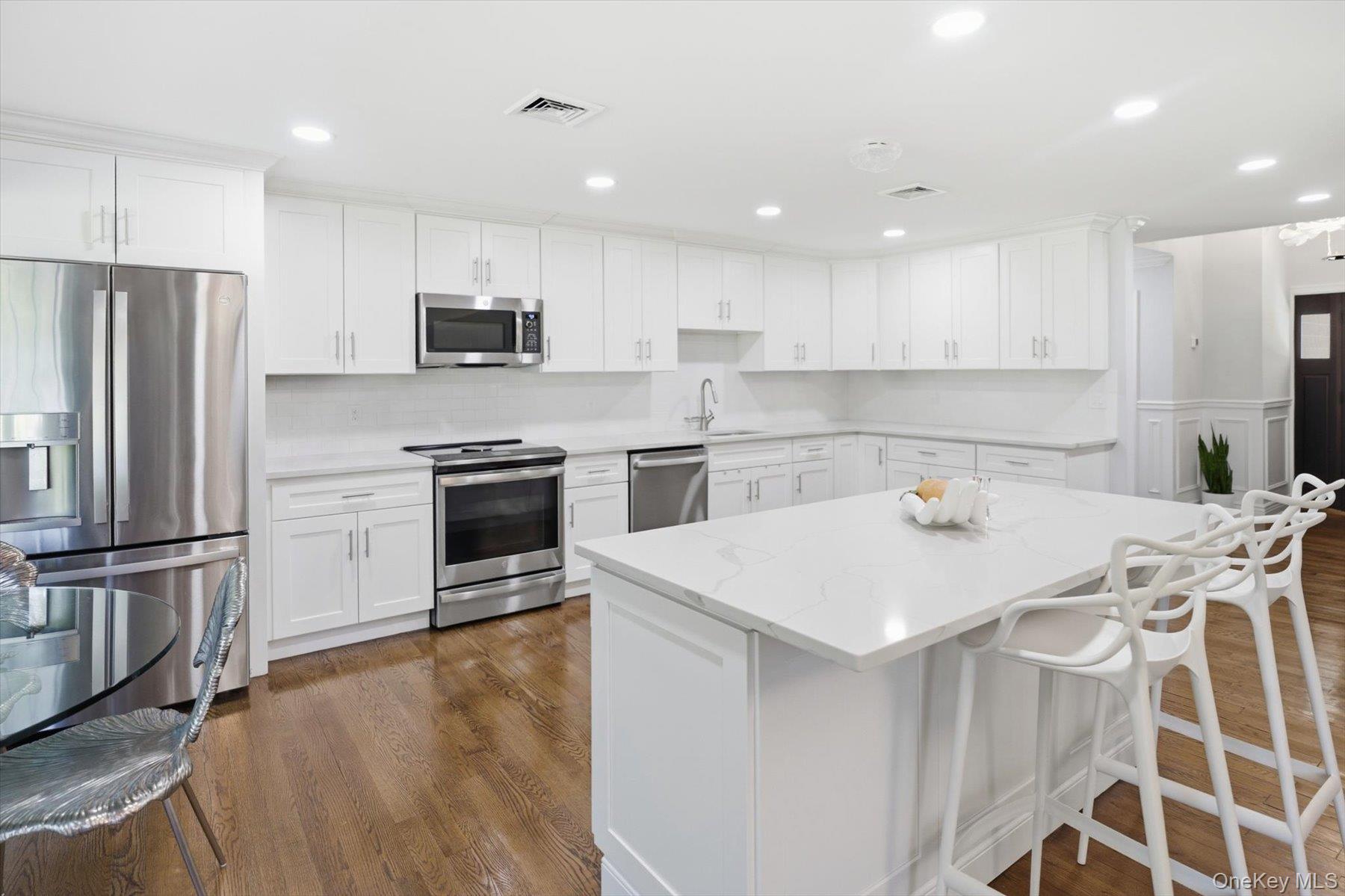 174 Warner Road Huntington, NY 11743 - Photo 12 of 46