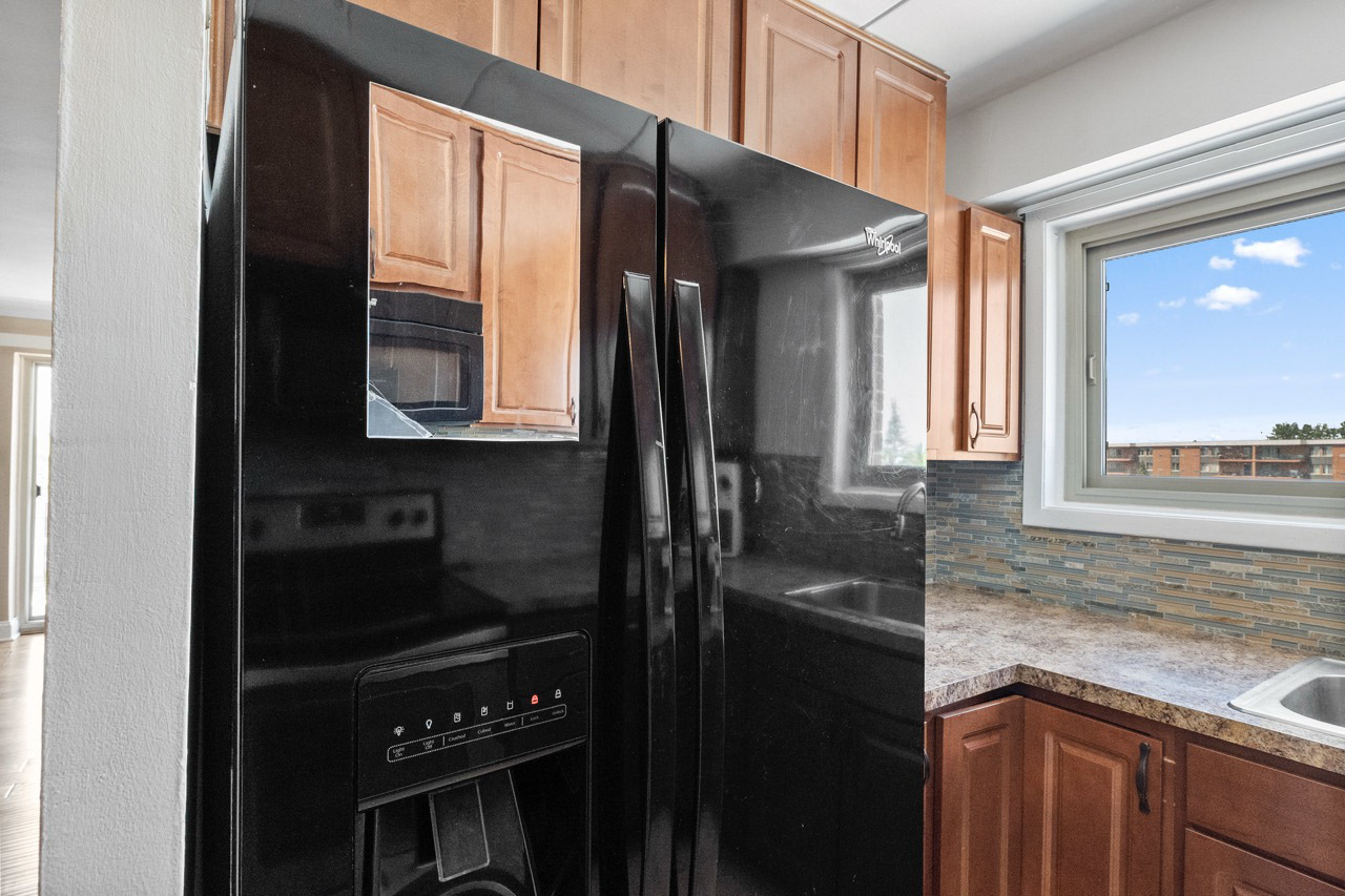 16 East Old Willow Road, Unit 424S Prospect Heights, IL 60070 - Photo 6 of 24 a kitchen with granite countertop a sink and a window