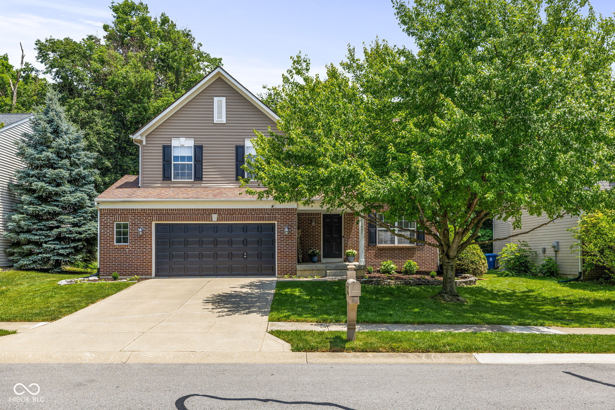 11897 Gatwick View Drive Fishers, IN 46037 - Photo 2 of 32