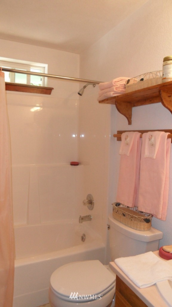 224 Sunnyhill Road West Bremerton, WA 98312 - Photo 8 of 22 Gallery Image 8
