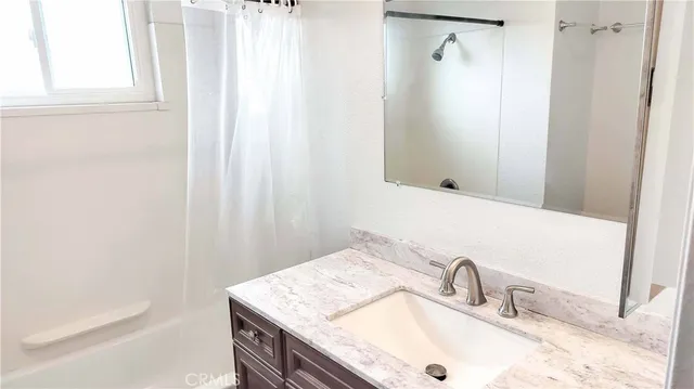 $2,250 | 1724 Crofton Lane, Escondido, CA 92027