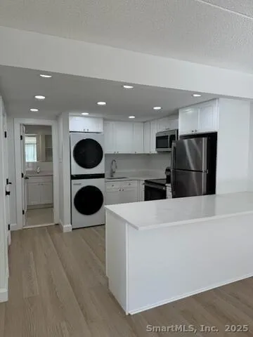 $2,076 | 38 A Putnam Green, Unit H, Greenwich, CT 06830