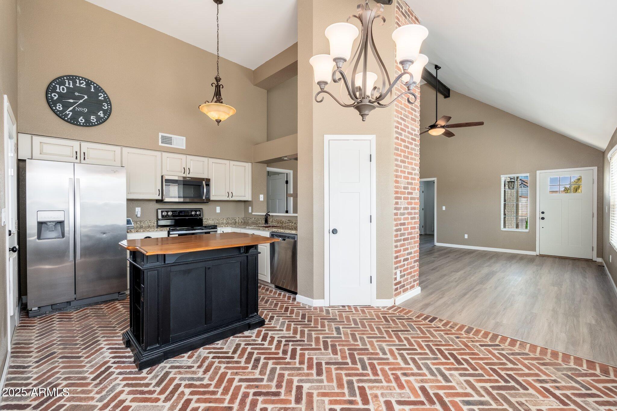 20818 North 21st Drive Phoenix, AZ 85027 - Photo 22 of 37 20818 N 21st Dr - 08