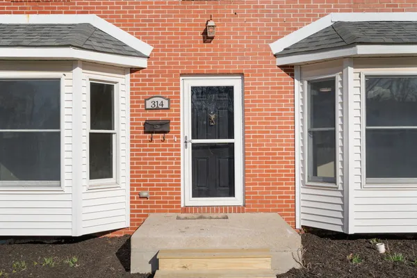 $359,900 | 314 Hoffman Court, Crown Point, IN 46307