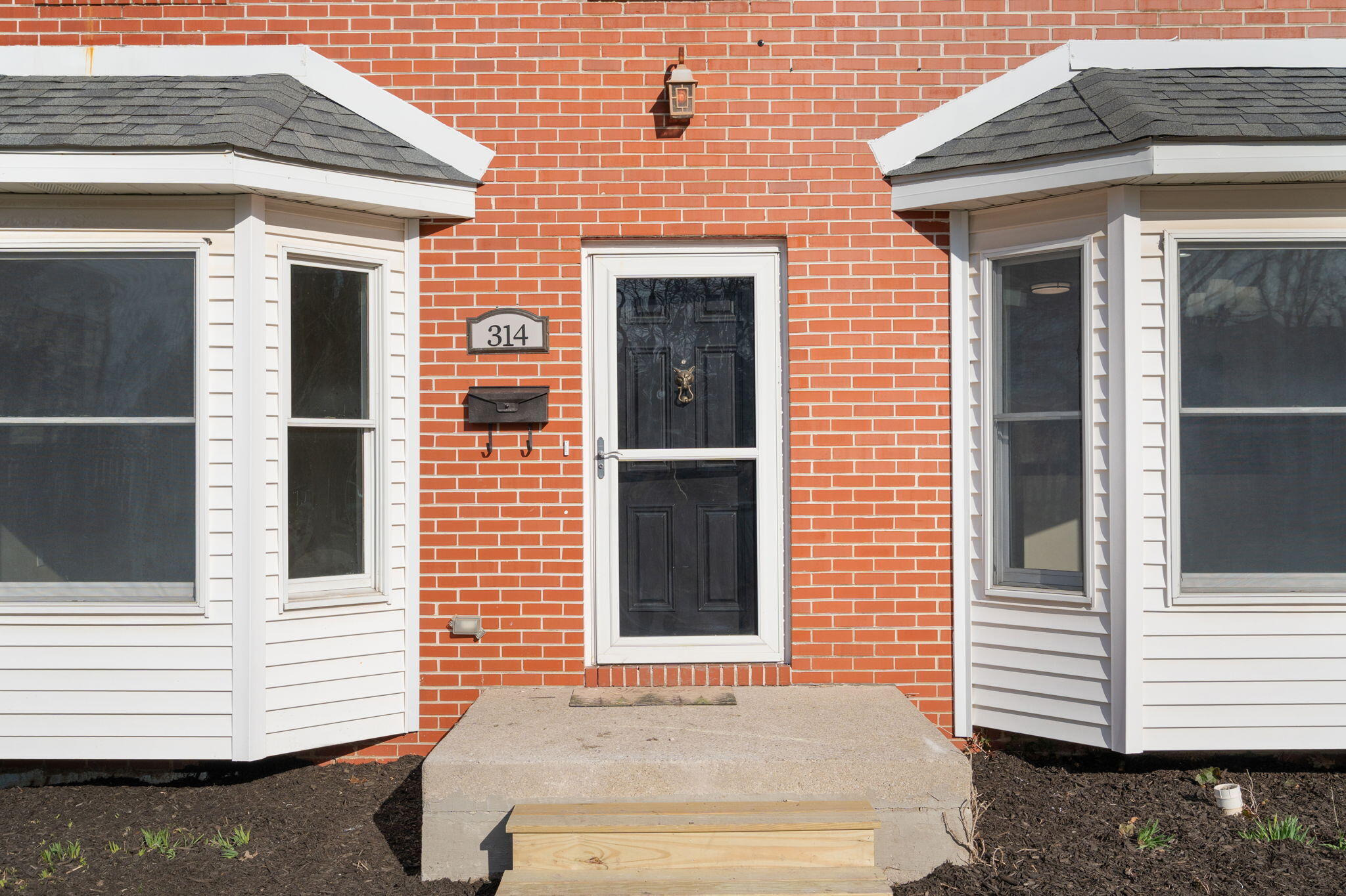 314 Hoffman Court Crown Point, IN 46307 - Photo 5 of 42 2048x1365