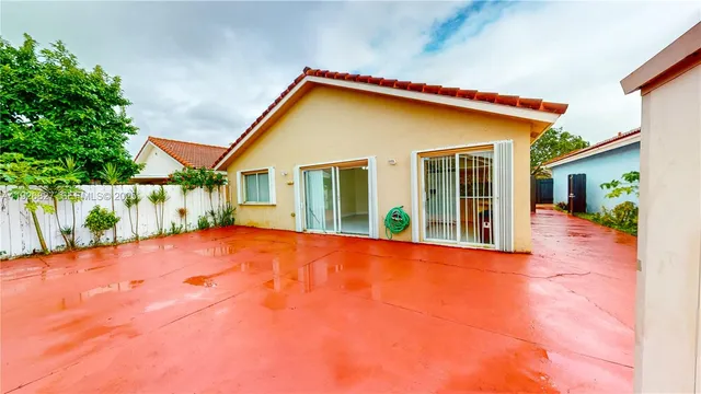 a view of outdoor space yard and porch