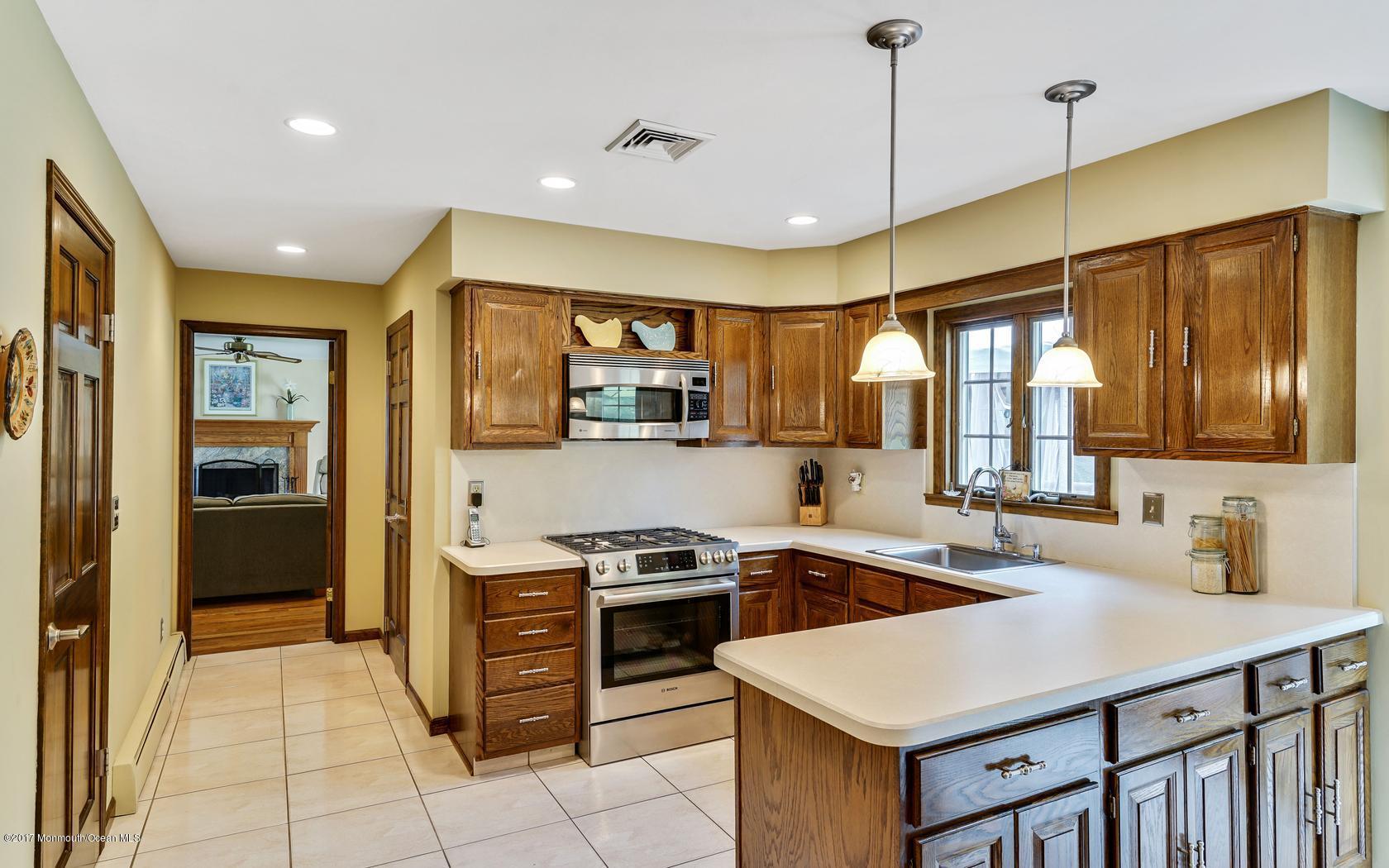 71 Hunt Road Freehold, NJ 07728 - Photo 12 of 34 14